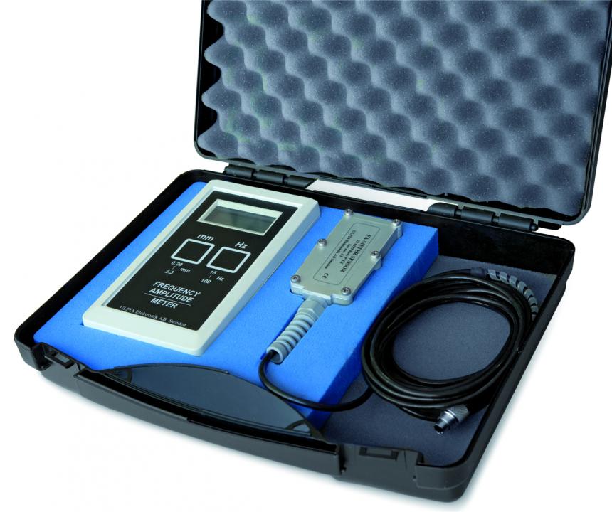 Frequency and amplitude meter